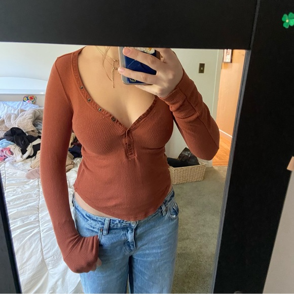 Multi-coloured long sleeve crop top + sweater bundle - Picture 6 of 9